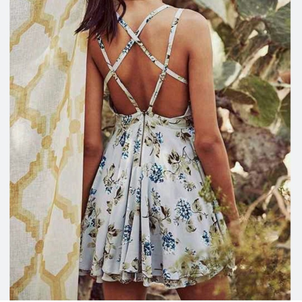 Kimchi Blue Floral Crisscross Back Straps Summer Dress Size 6